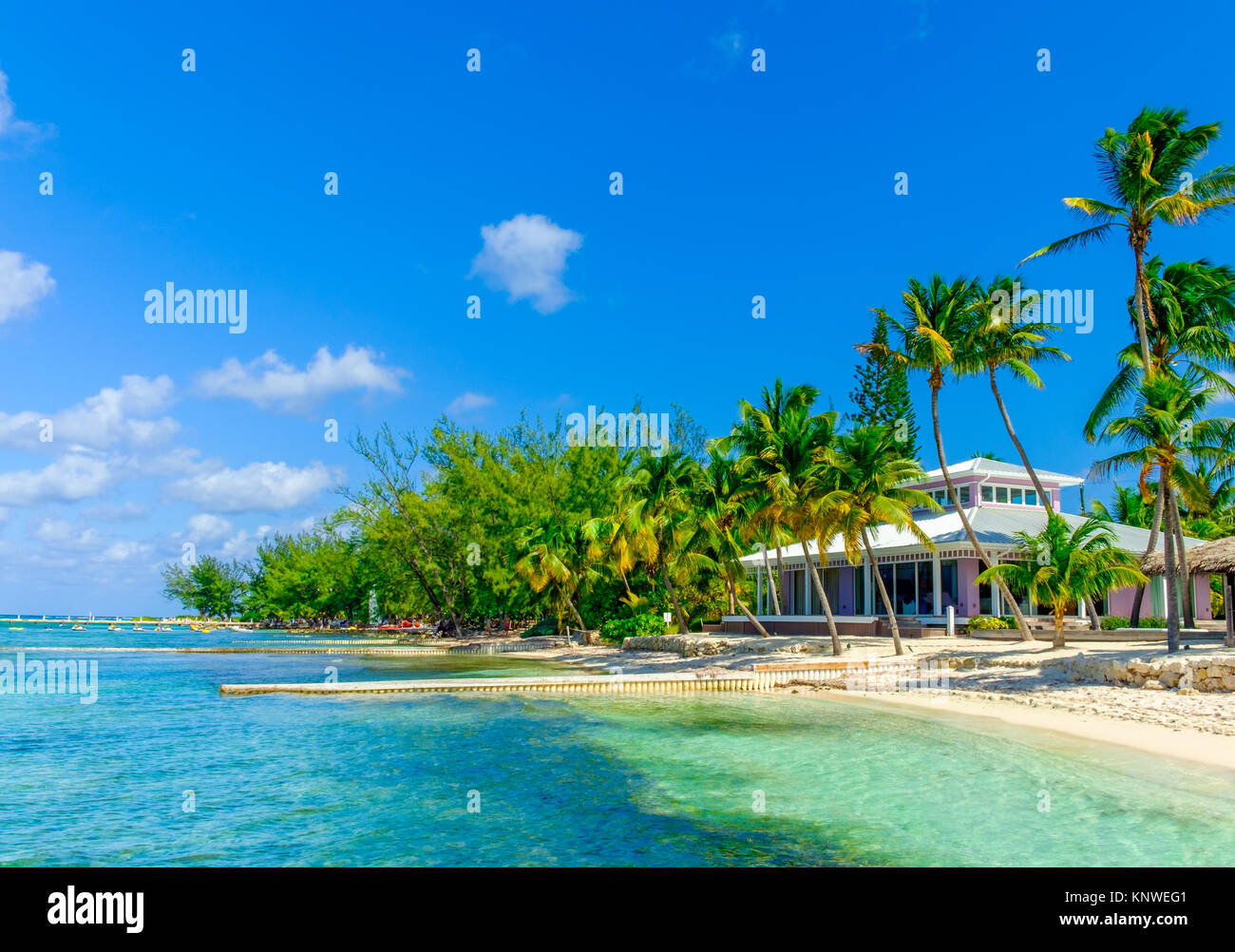Grand Cayman, îles Caïmans, Dec 2016, maison au bord de la mer des Caraïbes à Rum Point Banque D'Images