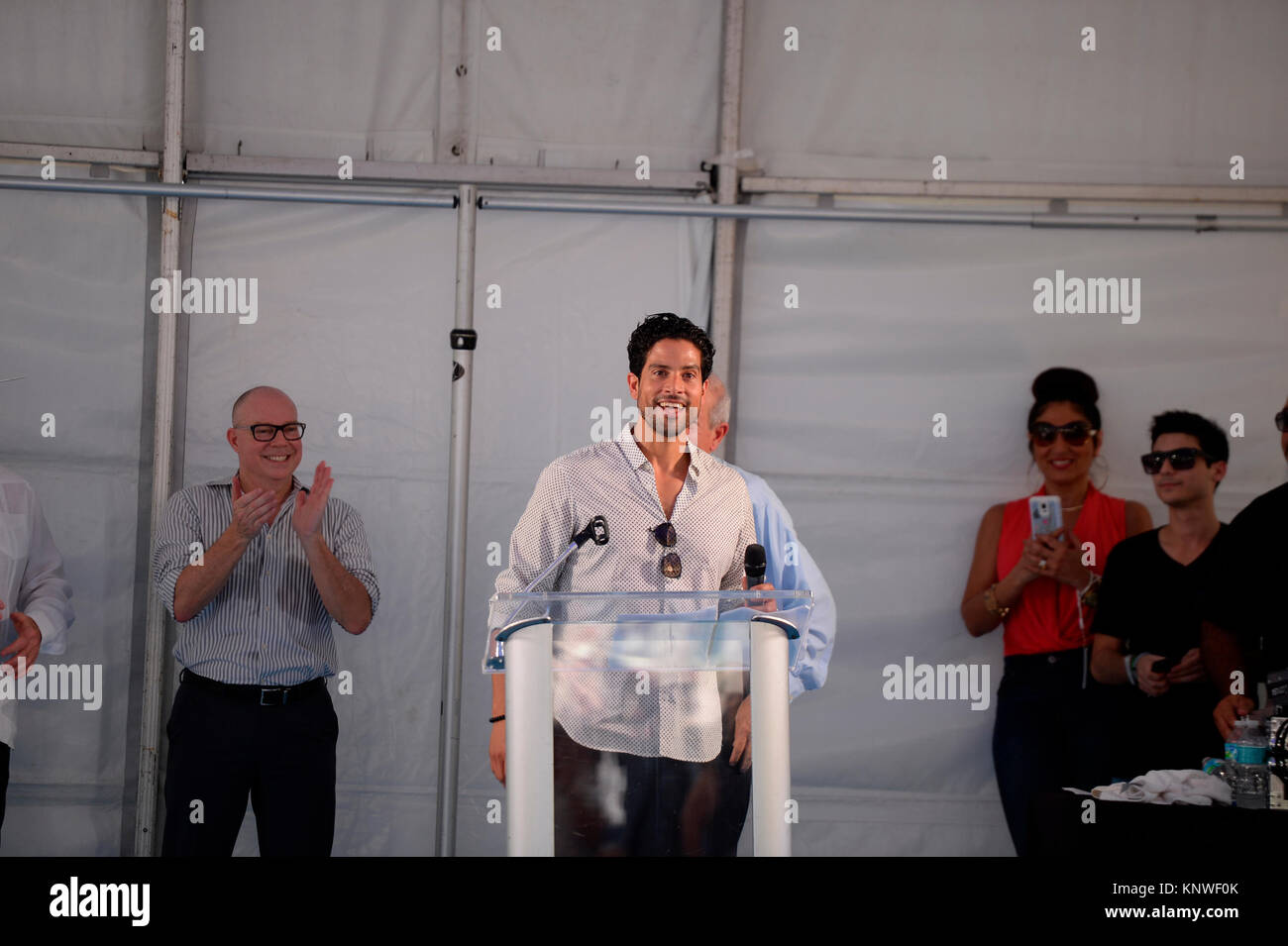 MIAMI, FLORIDE - le 24 juin : Gabriel Iglesias, Matt Bomer, Adam'Rodr guez, Joe Manganiello, Channing Tatum et Jada Pinkett Smith assister à Magic Mike XXL exprimés à l'honneur avec des étoiles sur le Walk of Fame de Miami au marché de Bayside, le 24 juin 2015 à Miami, en Floride. People : Adam Rodriguez Banque D'Images