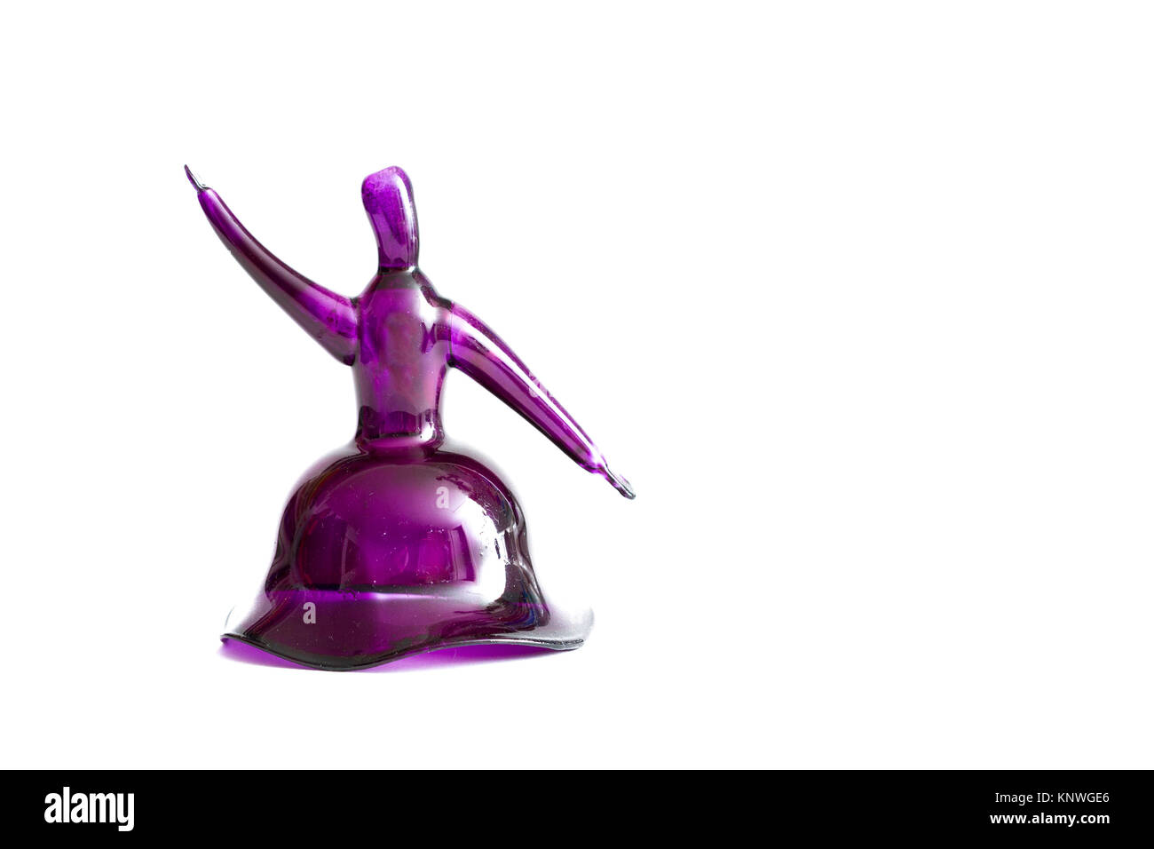 Verre Artisanal violet figurine semazen sur fond blanc Banque D'Images