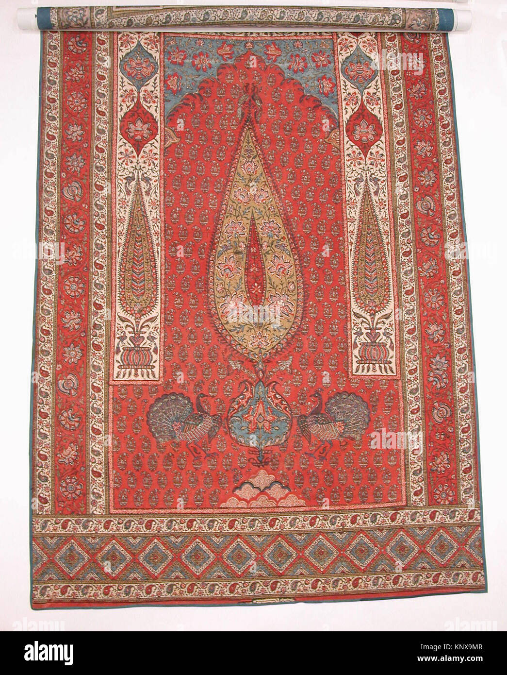 Illustration d'un objet décoratif suspendu avec un design détaillé et une disposition spatiale, mettant l'accent sur les éléments artistiques et structurels. Banque D'Images