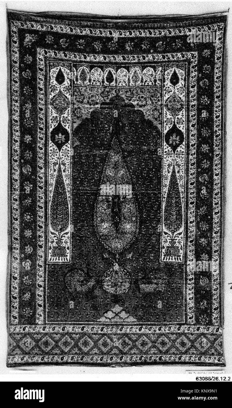 Représentation d'un objet suspendu montrant une conception suspendue et des caractéristiques structurelles dans un contexte historique. Banque D'Images