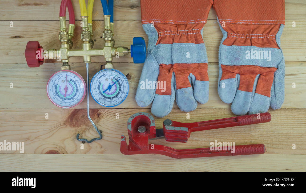 Outils pour la ventilation, l'équipement pour le remplissage de  climatisation Photo Stock - Alamy