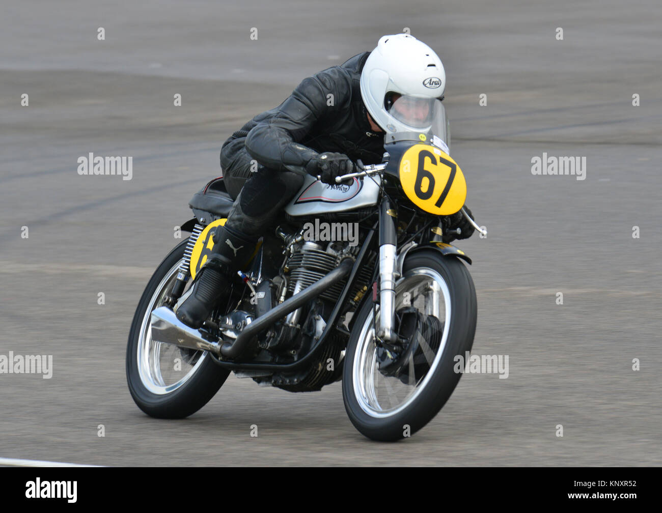 Richard Ellis, Sam Rhodes, Norton Manx 500. Goodwood Revival 2013, Barry Sheene Memorial Trophy Banque D'Images