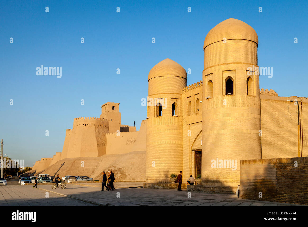 l-ata-darvoza-gate-porte-de-l-ouest-la-vieille-ville-de-khiva