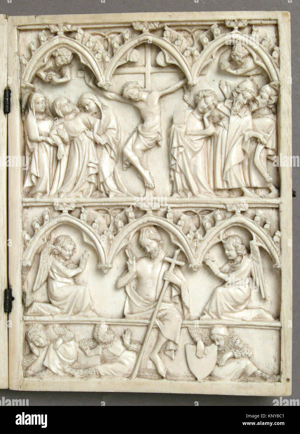 Diptyque rencontré sf17-190-200D2 464157 Français, Diptyque, 14e siècle, l'ivoire avec supports métalliques, dans l'ensemble (ouvert) : 5 9/16 x 8 3/8 x 5/16 in. (14,2 x 21,2 x 0,8 cm) dans l'ensemble (FERMÉ) : 5 9/16 x 4 3/16 x 11/16 in. (14,2 x 10,6 x 1,7 cm). Le Metropolitan Museum of Art, New York. Don de J. Pierpont Morgan, 1917 (17,190.200) Banque D'Images