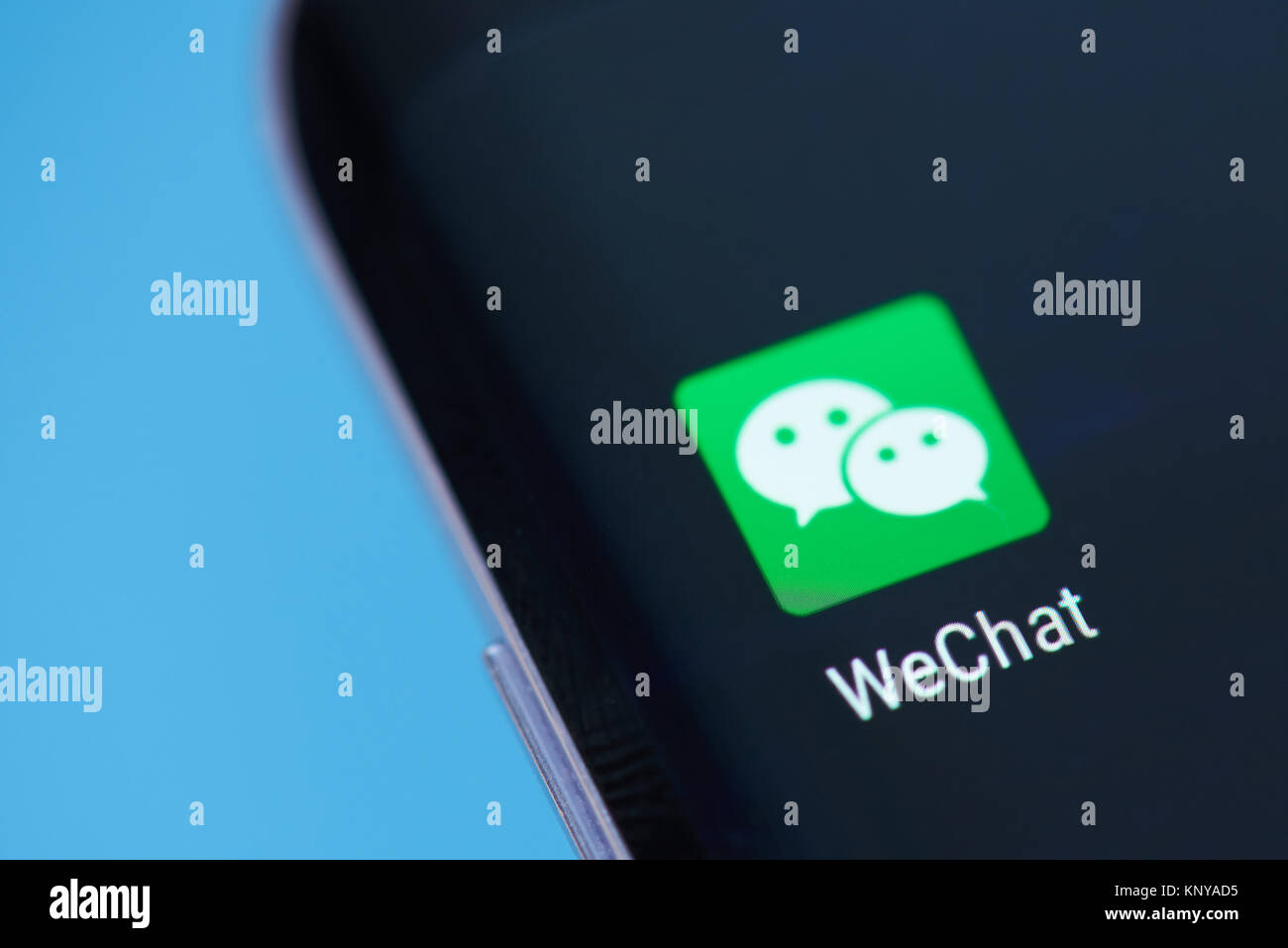 New York, USA - 12 décembre 2017 : Wechat icône sur l'écran du smartphone close-up. Icône de l'application Wechat avec copie espace à l'écran Banque D'Images