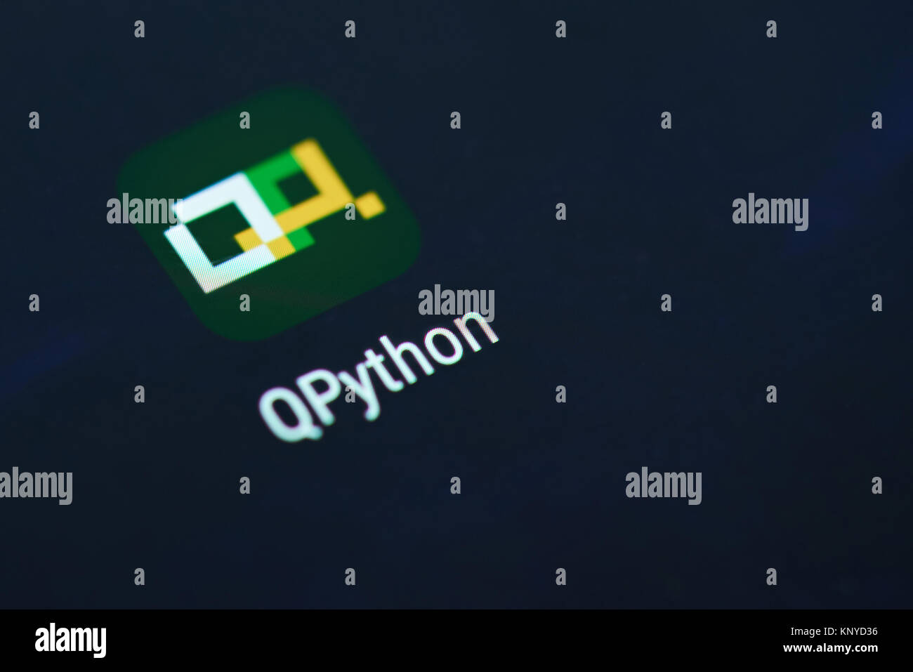 New York, USA - 12 décembre 2017 : l'icône de l'application de programmation Python sur l'écran du smartphone close-up. Icône de l'application de programmation Python avec copie espace sur s Banque D'Images