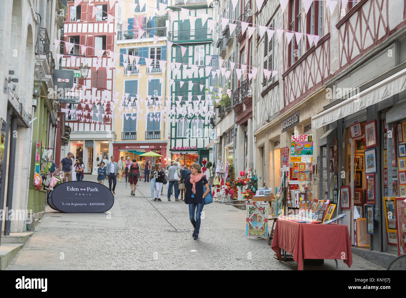 La rue Argenterie, Bayonne, Pays Basque, France Photo Stock - Alamy