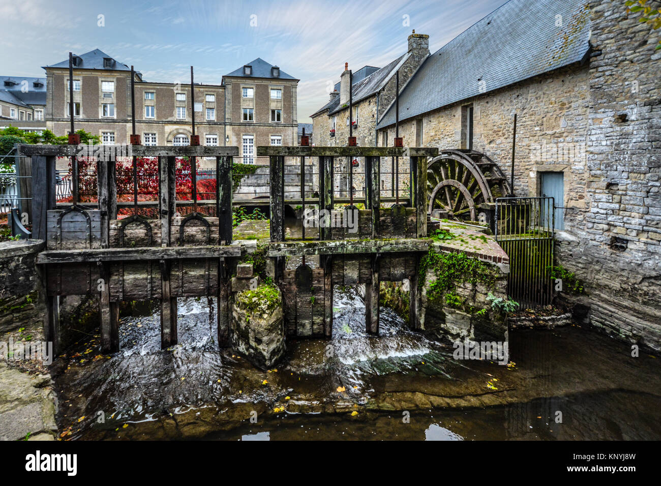 Lancien Moulin à Eau Sur Laure Dans La Vieille Ville De