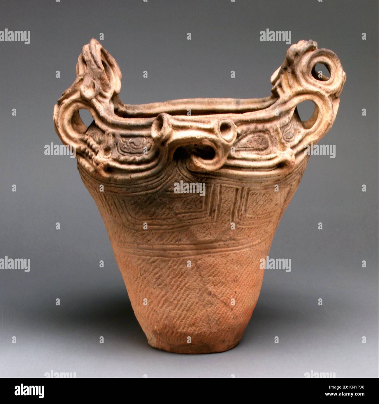 Aessae A Ae E Aoeÿa A Periode Periode Jomon Moyen Ca 3500 2500 Avant J C Culture Japon Moyen Faience Avec Cordon Marques Et Incisee Photo Stock Alamy