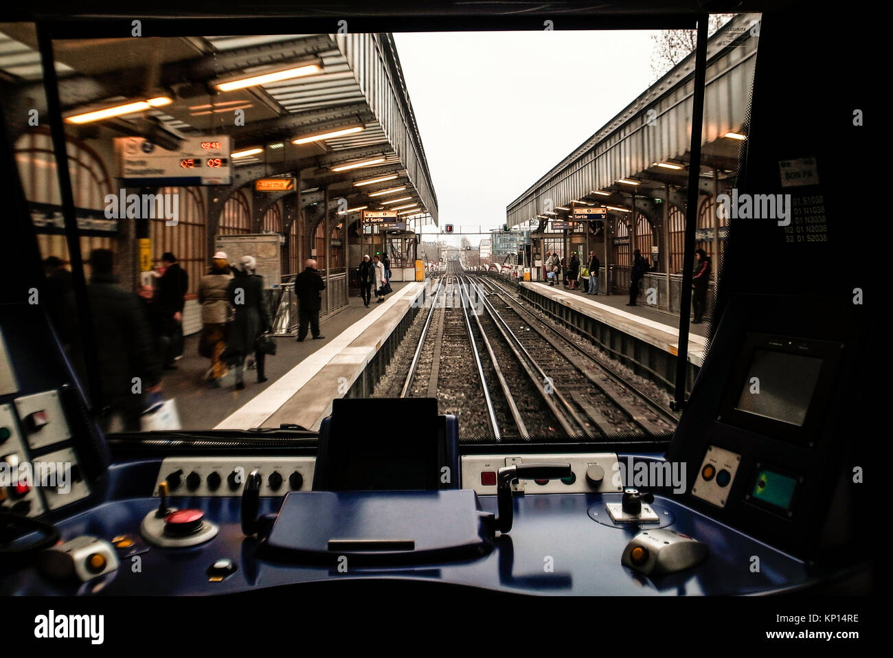 Metro cabine de conducteur Banque de photographies et d'images à haute  résolution - Alamy