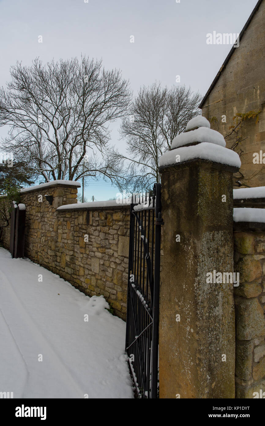 Des scènes d'hiver traditionnel village des Cotswolds Banque D'Images