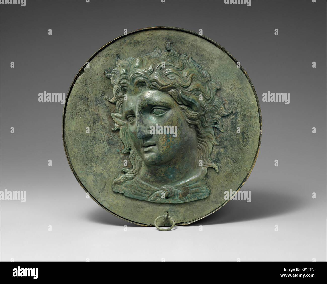 Boîte Bronze mirror rencontré DT5193 251828 Bronze Grec, fort miroir, fin du ive siècle avant J.-C., bronze, diamètre 6 3/4 in. (17.1 cm) H. de poignée 2 1/8 in. (5,4 cm) de la tête de H. 5 7/16in. (13.8cm). Le Metropolitan Museum of Art, New York. Fonds Fletcher, 1925 (25.78.44a ?d) Banque D'Images