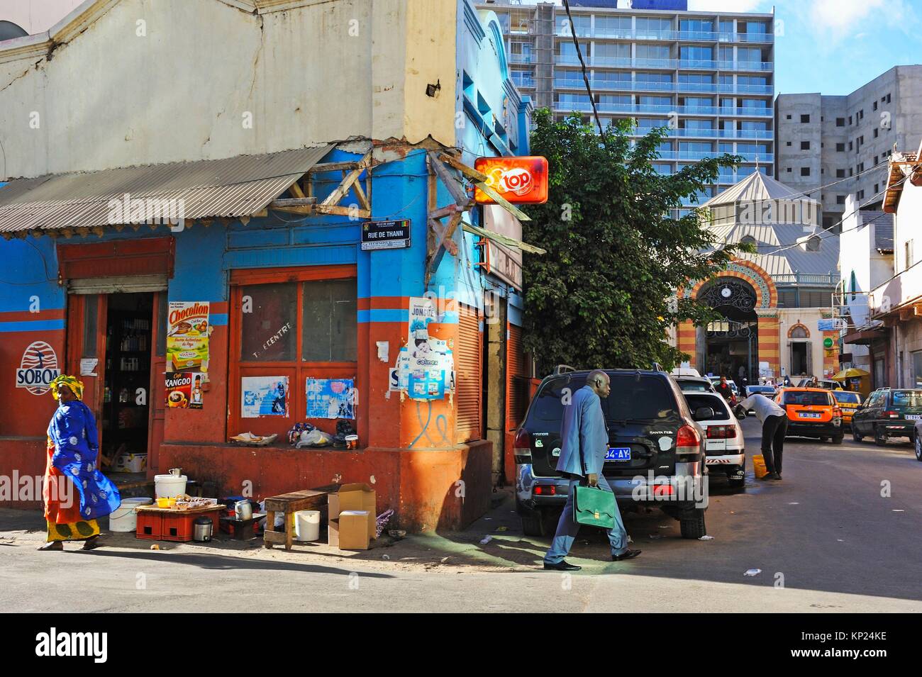 Rue De Thann Et Marche Kermel De 1910 En Arriere Plan Quartier Du Plateau Dakar Senegal Afrique De L Ouest Photo Stock Alamy