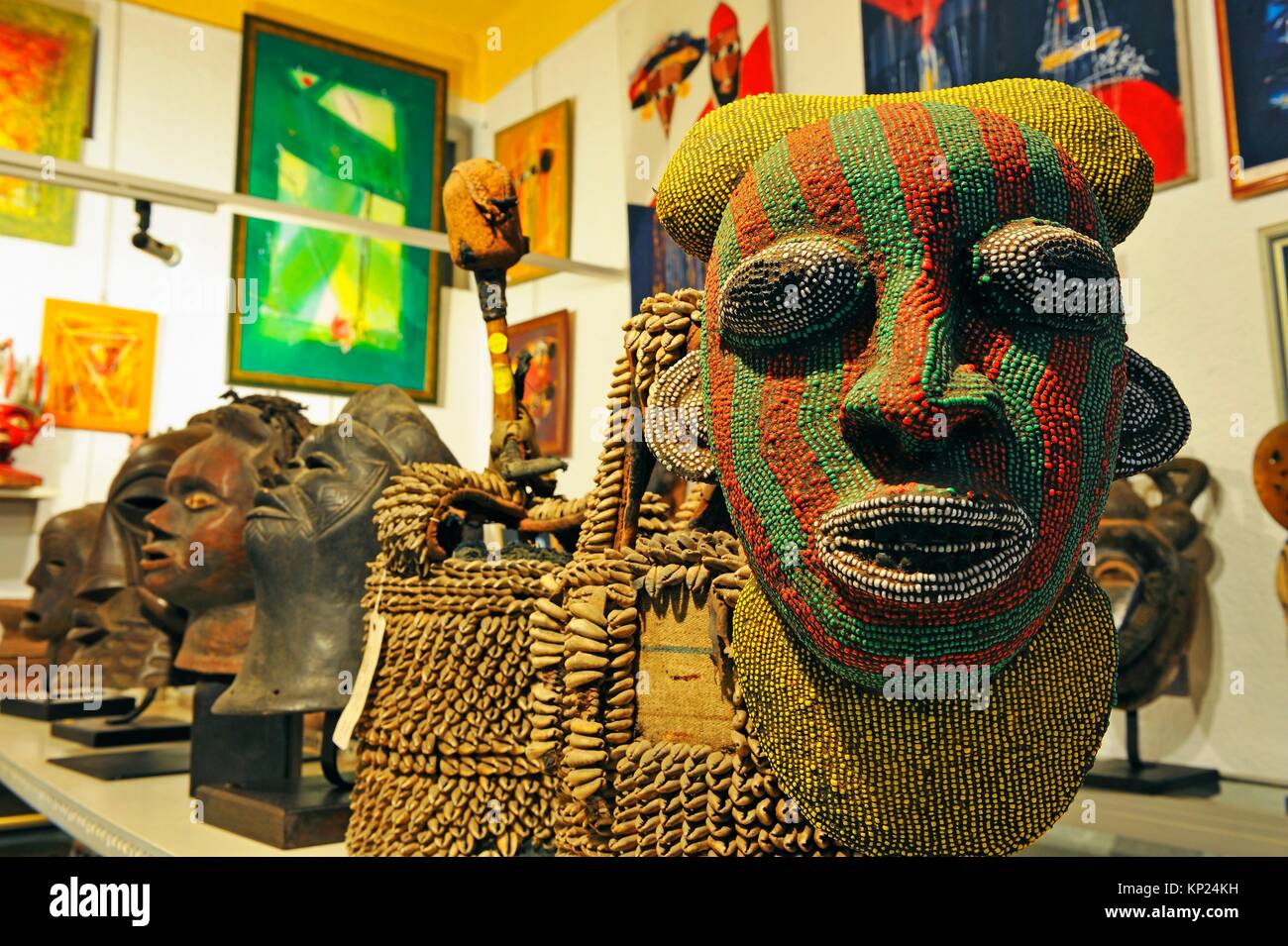 Ancien masque africain Banque de photographies et d'images à haute  résolution - Alamy