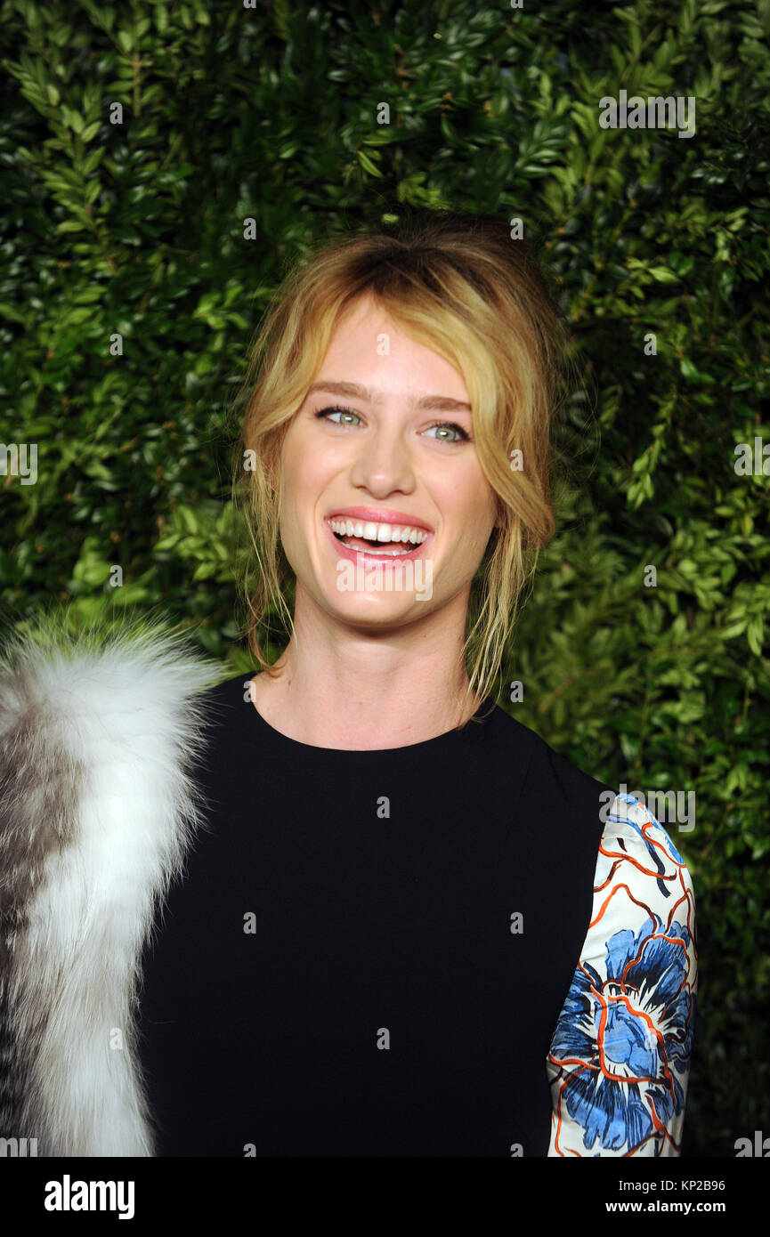 NEW YORK, NY - 02 novembre : Mackenzie Davis participe à la 12e édition annuelle du CFDA/Vogue fashion Fund Awards au printemps Studios le 2 novembre 2015 à New York City les gens : Mackenzie Davis Banque D'Images