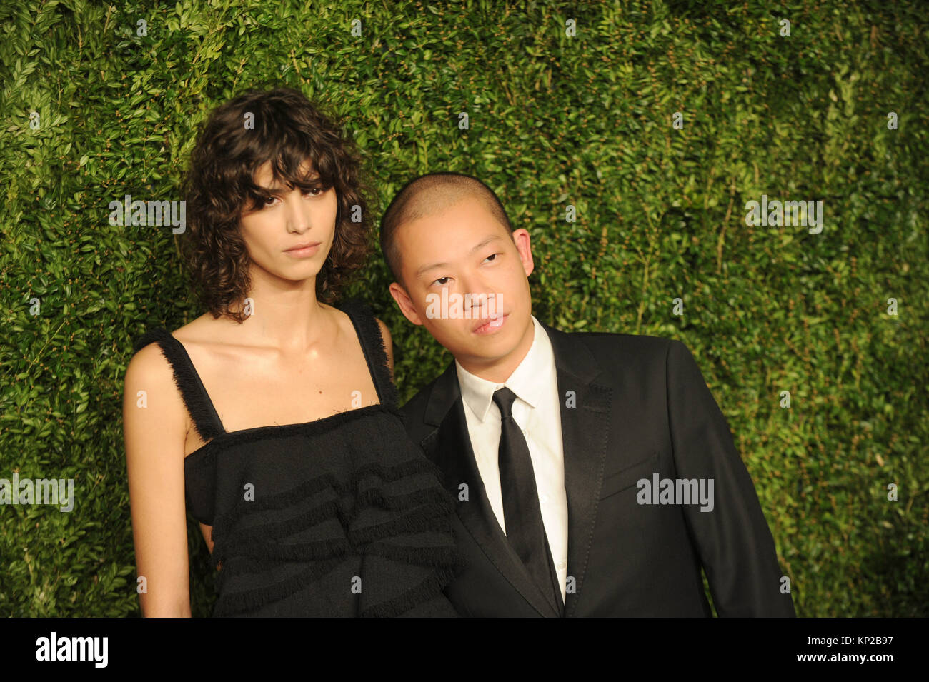 NEW YORK, NY - 02 novembre : Mica Arganaraz, Jason Wu assiste à la 12e édition annuelle du CFDA/Vogue fashion Fund Awards au printemps Studios le 2 novembre 2015 à New York City les gens : Mica Arganaraz, Jason Wu Banque D'Images