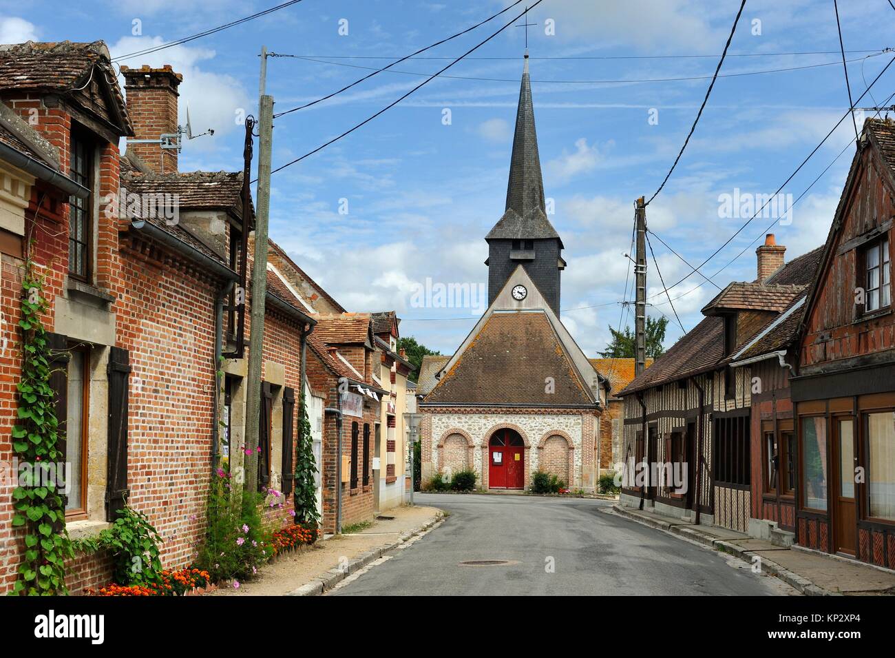 Église St-Martin dans le centre du village de Vannes-sur-Cosson en Sologne, Loiret, Center-Val de Loire, France, Europe. Banque D'Images