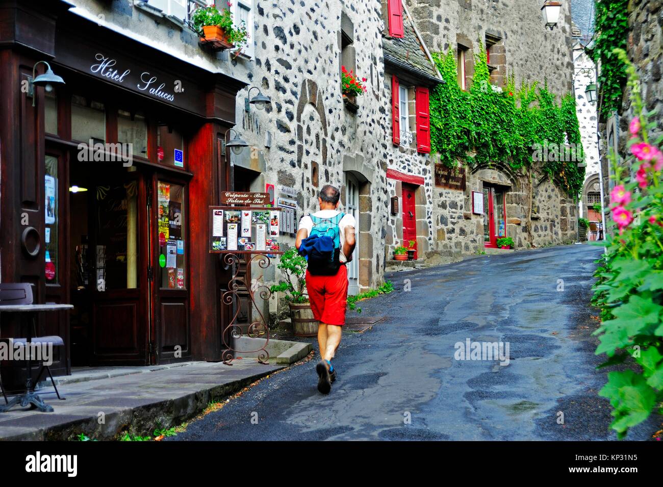 Rue étroite, Salers, Cantal, Auvergne, France. Banque D'Images
