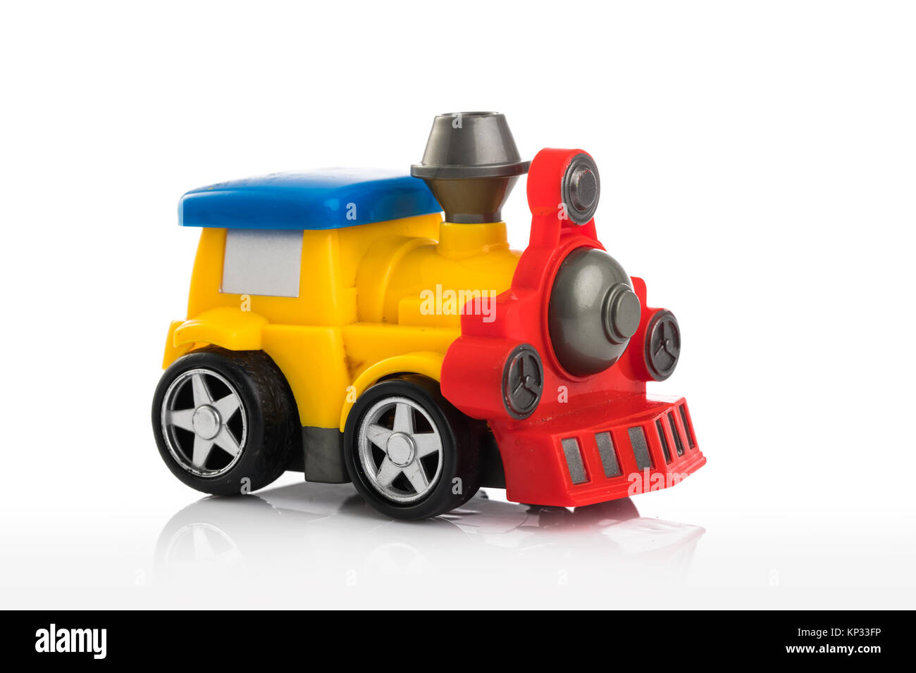 Train jouet en plastique colorées isolé sur fond blanc. Banque D'Images