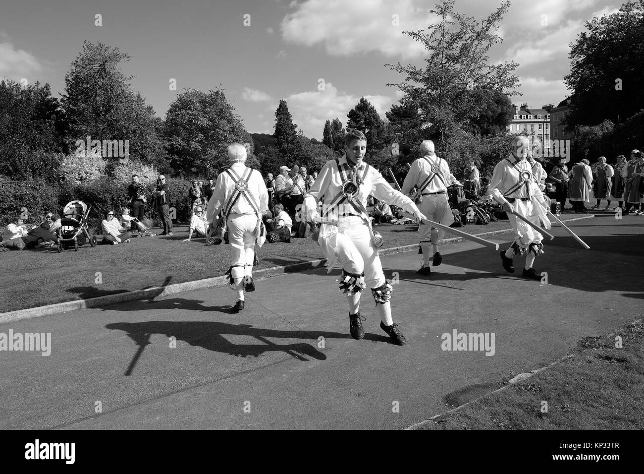 Morris Dancers performing en ville de Bath Spa Banque D'Images