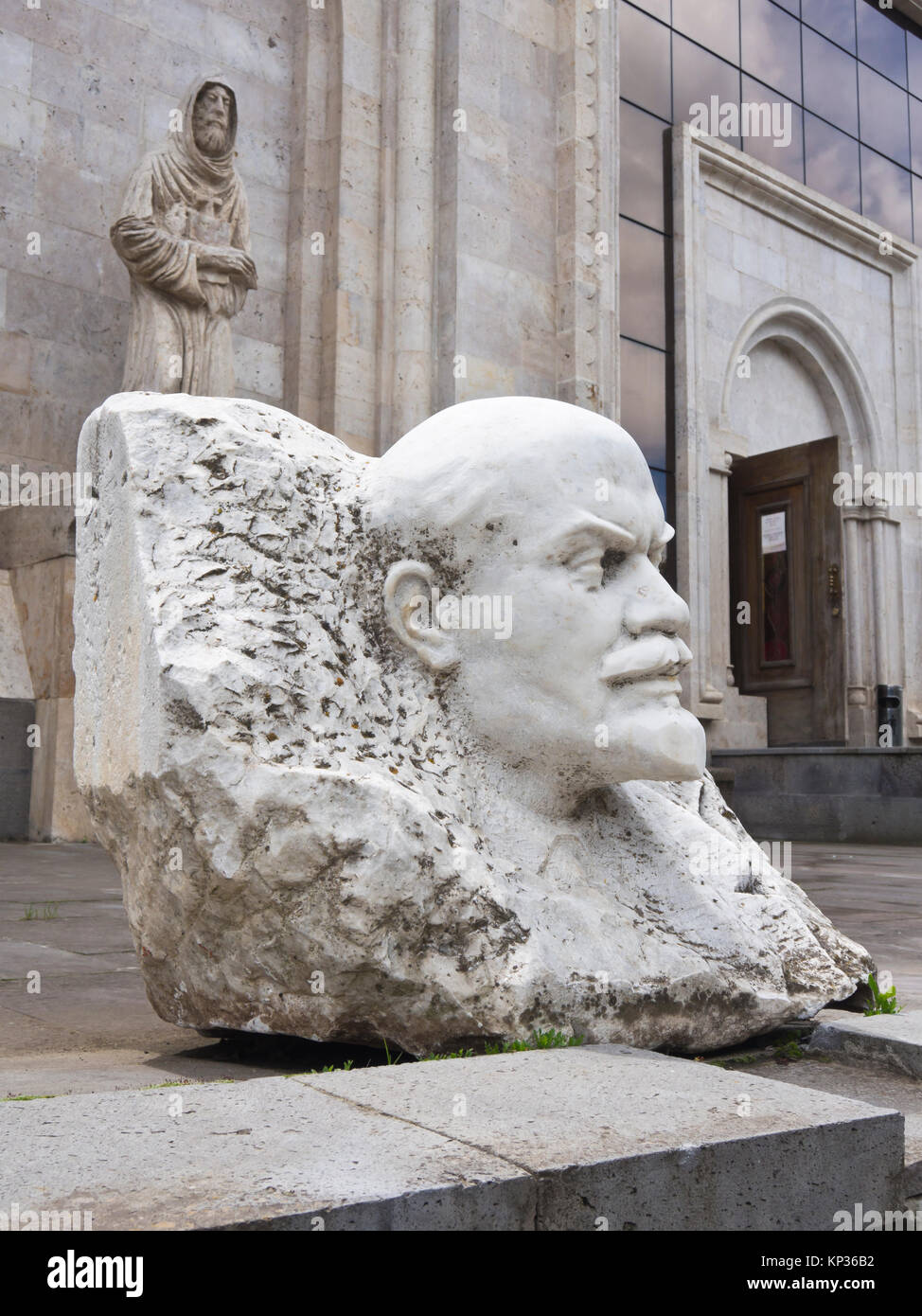 Buste de Lénine à l'extérieur du musée de l'histoire locale Dilidjan Dilidjan en Arménie, l'impressionnante collection d'art européen et de l'Arménien Banque D'Images