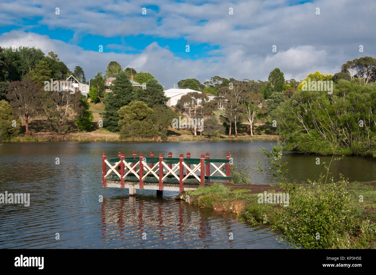 Lake Daylesford à Daylesford, populaire destination week-end dans les hauts plateaux du centre spa Pays de Victoria, Australie Banque D'Images