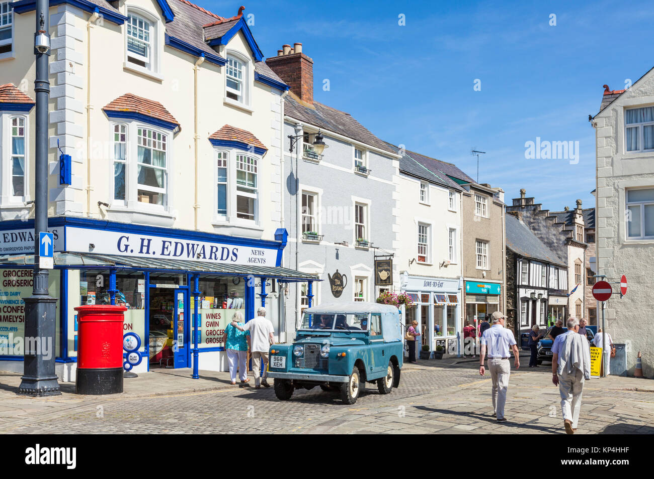 Le Nord du Pays de Galles conway le nord du Pays de Galles du nord du Pays de Galles conwy cymru Conway place du marché avec des magasins sur la rue principale de Gwynedd dans le nord du Pays de Galles Conwy go uk eu Europe Banque D'Images