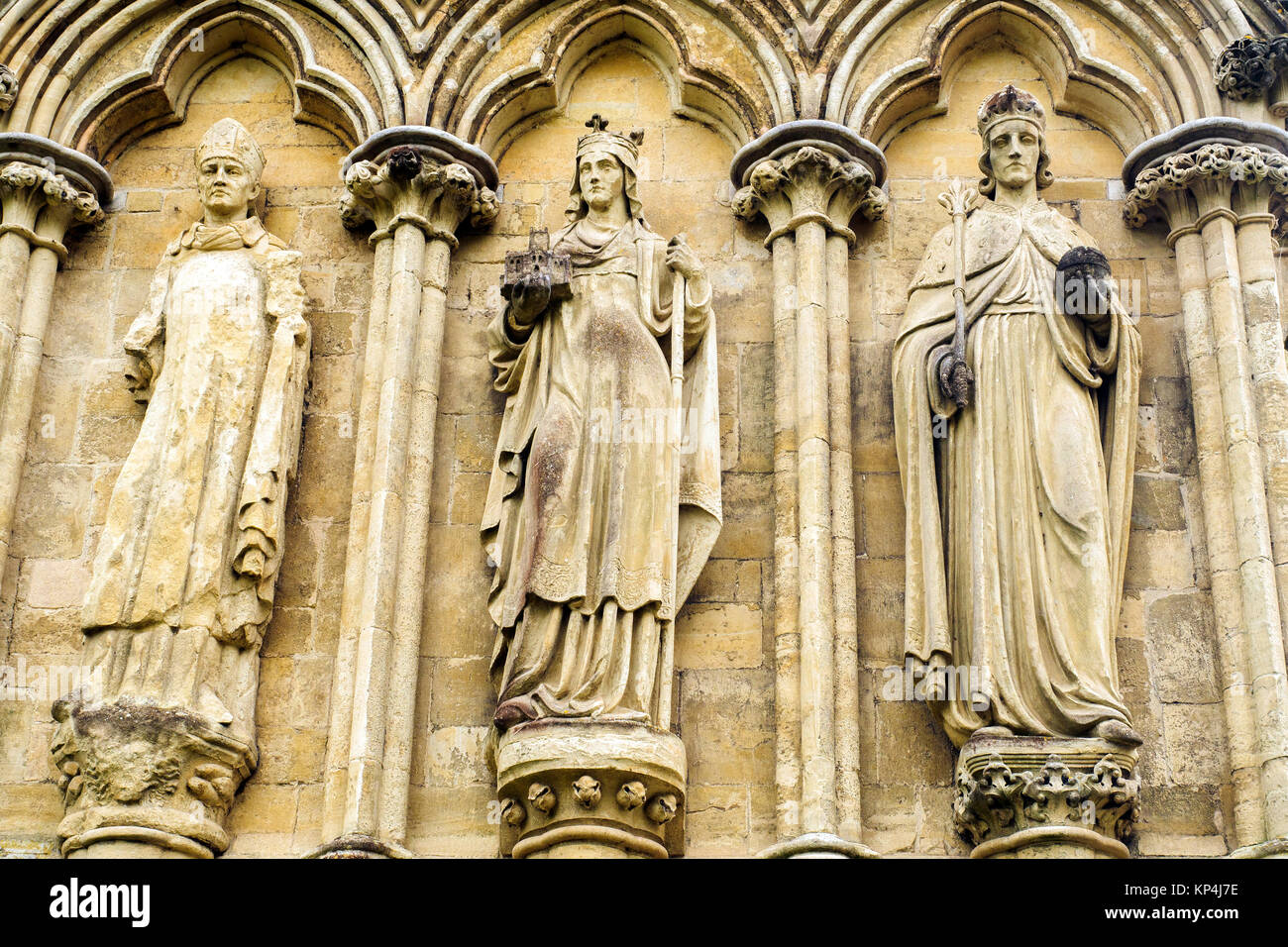 Détail de l'extérieur de la cathédrale de Salisbury ou Cathédrale de l'église de la Bienheureuse Vierge Marie - Wiltshire, Angleterre Banque D'Images