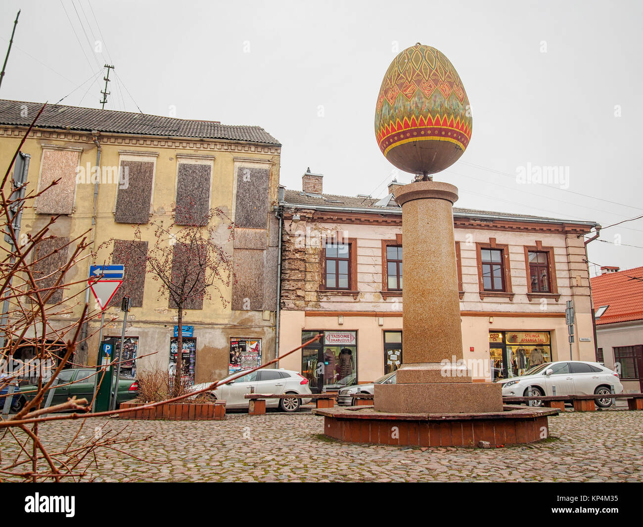 Sculpture (Œufs de Pâques) par Vilciauskas Margutis Romas. Aujourd'hui, l'œuf de Pâques signifie la restauration et le renouveau de cette partie de la vieille ville de Vilnius. Banque D'Images