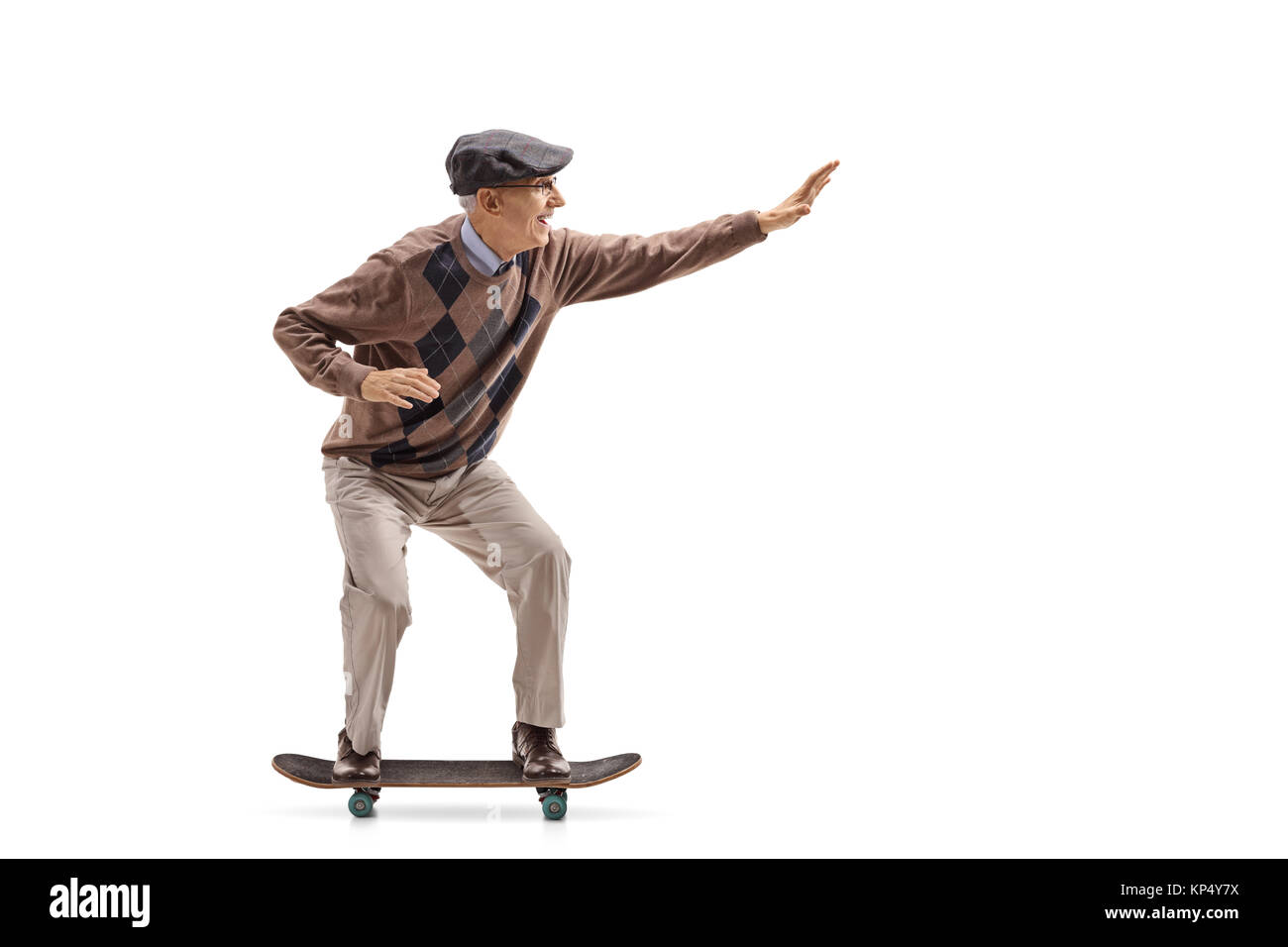 Personnes âgées homme monté sur un skateboard isolé sur fond blanc Banque D'Images