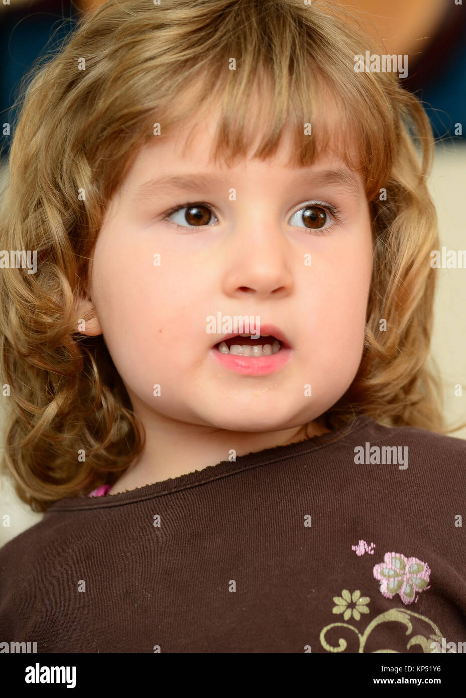Fille Ou Fille Adolescente Ou Fille Bebe Sans Chaussures Isolees Photo Stock Alamy