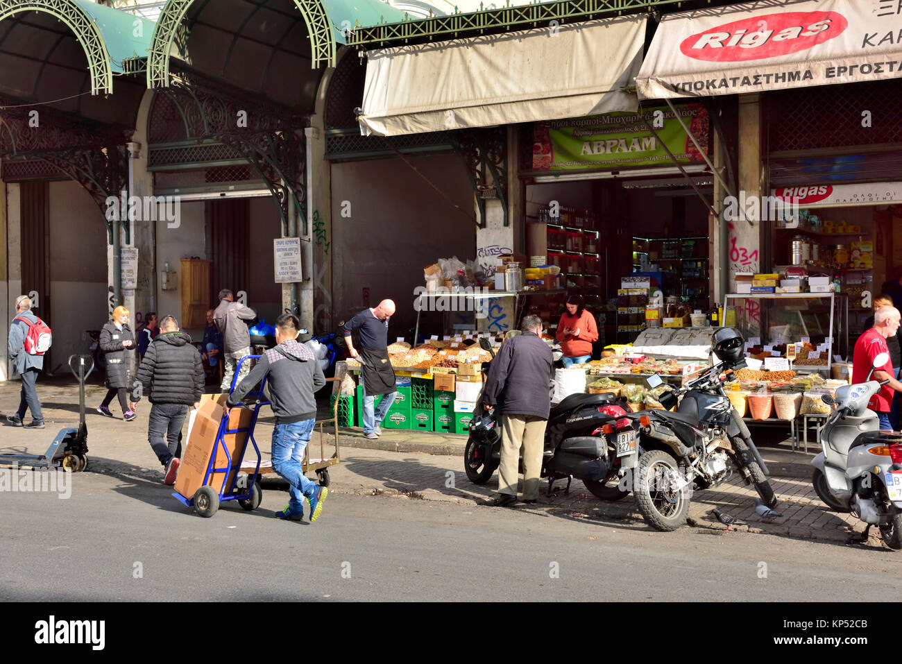 Les étals de marché à Athènes en Plaka, par Marché Central, sur Athinas Street Banque D'Images