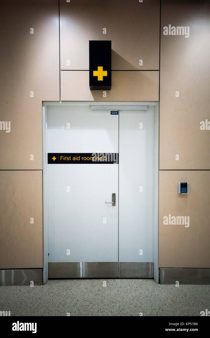 Salle de premiers soins dans un lieu public. Banque D'Images