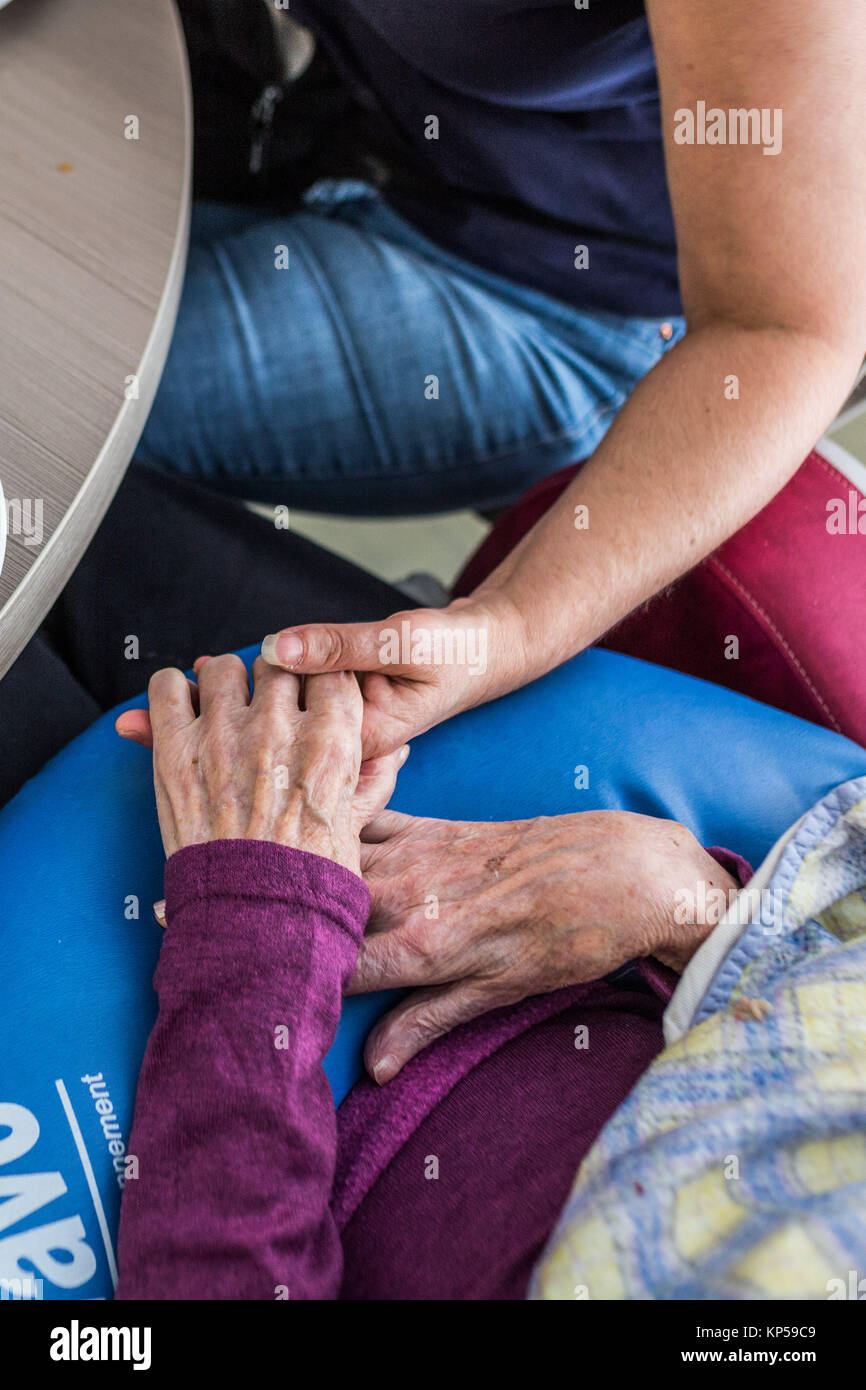 EHPAD spécialisé dans le soin des personnes âgées souffrant de la maladie d'Alzheimer, Centre de soins psychogériatriques, France. Banque D'Images