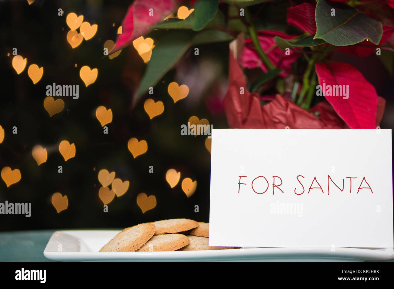 Remarque lettre panneau avec Cher Père Noël à l'écart avec les cookies sur Noël Banque D'Images