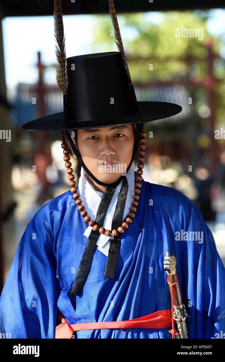 Korea asia traditional man Banque de photographies et d'images à haute  résolution - Alamy