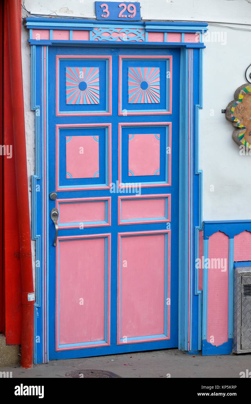 Maison de style colonial coloré dans le Salento,Colombie. Banque D'Images