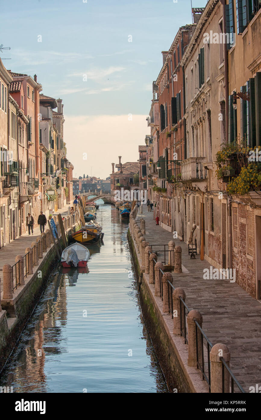 XBeautiful petit canal à Venise, Italie Banque D'Images