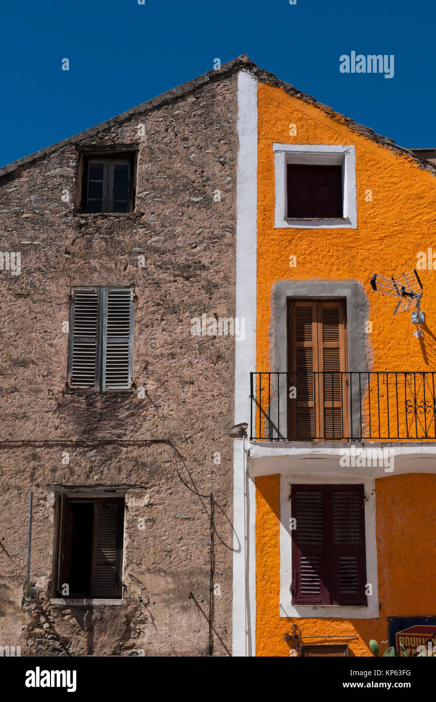 Corse : skyline et point de vue sur les ruelles de la Citadelle de Corte, perché célèbre vieux village de la Haute Corse, le plus grand village sur l'intérieur des terres Banque D'Images