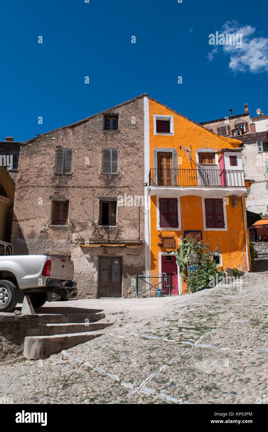 Corse : skyline et point de vue sur les ruelles de la Citadelle de Corte, perché célèbre vieux village de la Haute Corse, le plus grand village sur l'intérieur des terres Banque D'Images