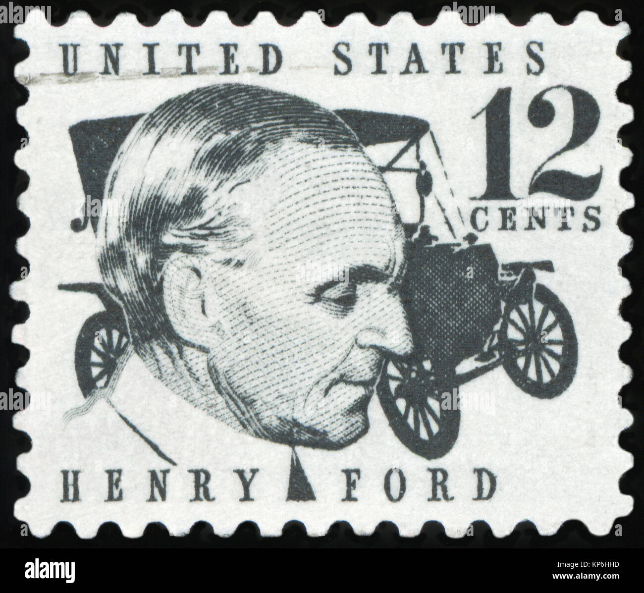 États-unis D'AMÉRIQUE - circa 1968 : timbre imprimé aux États-Unis montre Henry Ford (1863-1947) et car Ford Model T de 1909, vers 1968 Banque D'Images