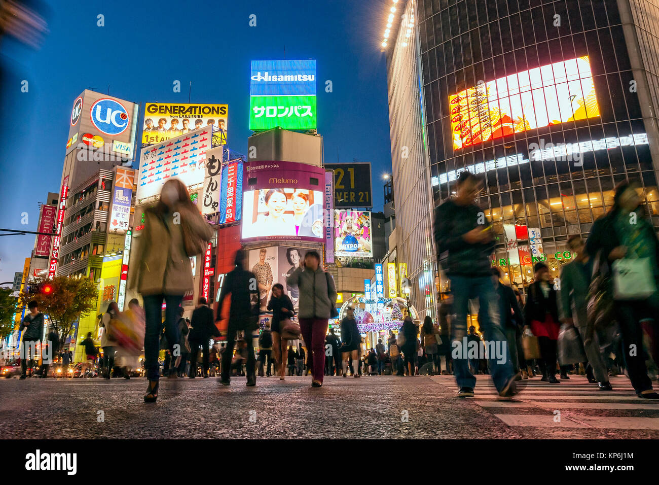 Panneaux D'Affichage Shibuya Crossing Scène Nocturne De Tokyo Banque D'Images