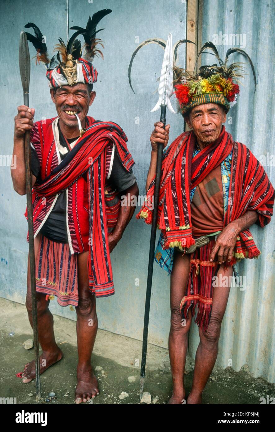 Deux hommes en costumes d'Ifugao. Les terrasses de riz de Banaue, Province  d'Ifugao, dans le nord de Luzon, aux Philippines Photo Stock - Alamy