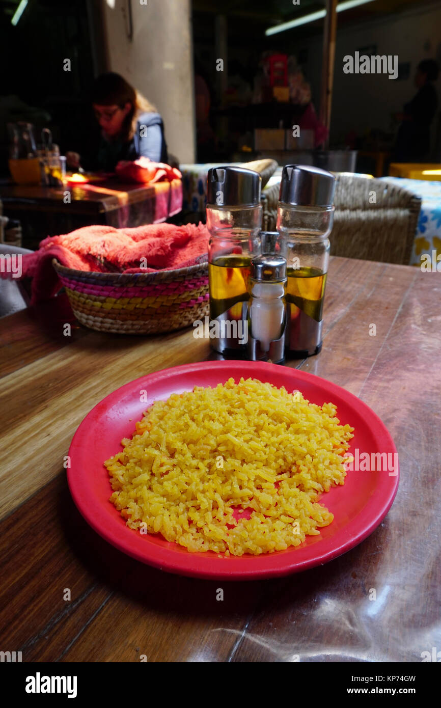 Riz rouge mexicaine au café en plein air dans la ville de Mexico, Mexique Banque D'Images