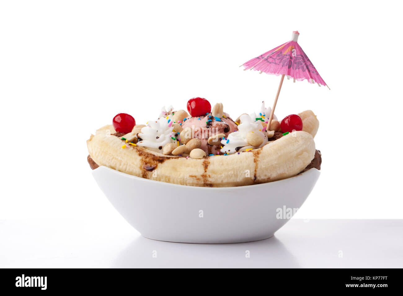 Banana split dessert sundae avec parapluie Banque D'Images