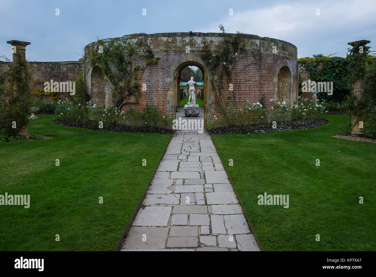 Jardins du Château de Hever près d'Edenbridge, siège de la famille Boleyn, Kent, Royaume-Uni Banque D'Images