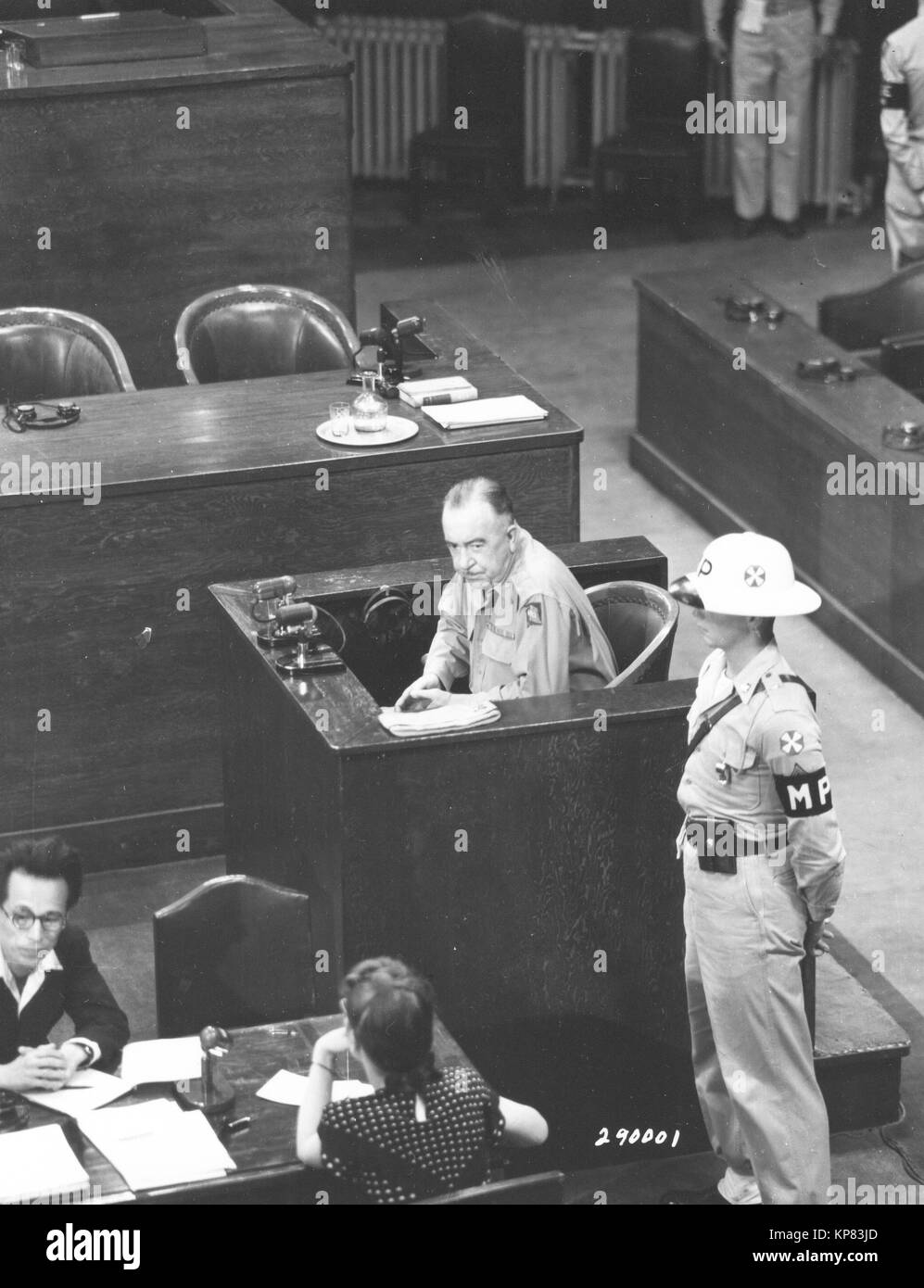 Le colonel Rufus S. Bratton, US Army, apparaît comme témoin à le Tribunal militaire international pour l'Extrême-Orient, bâtiment du Ministère de la guerre, Tokyo, Japon. Août 1947 Banque D'Images