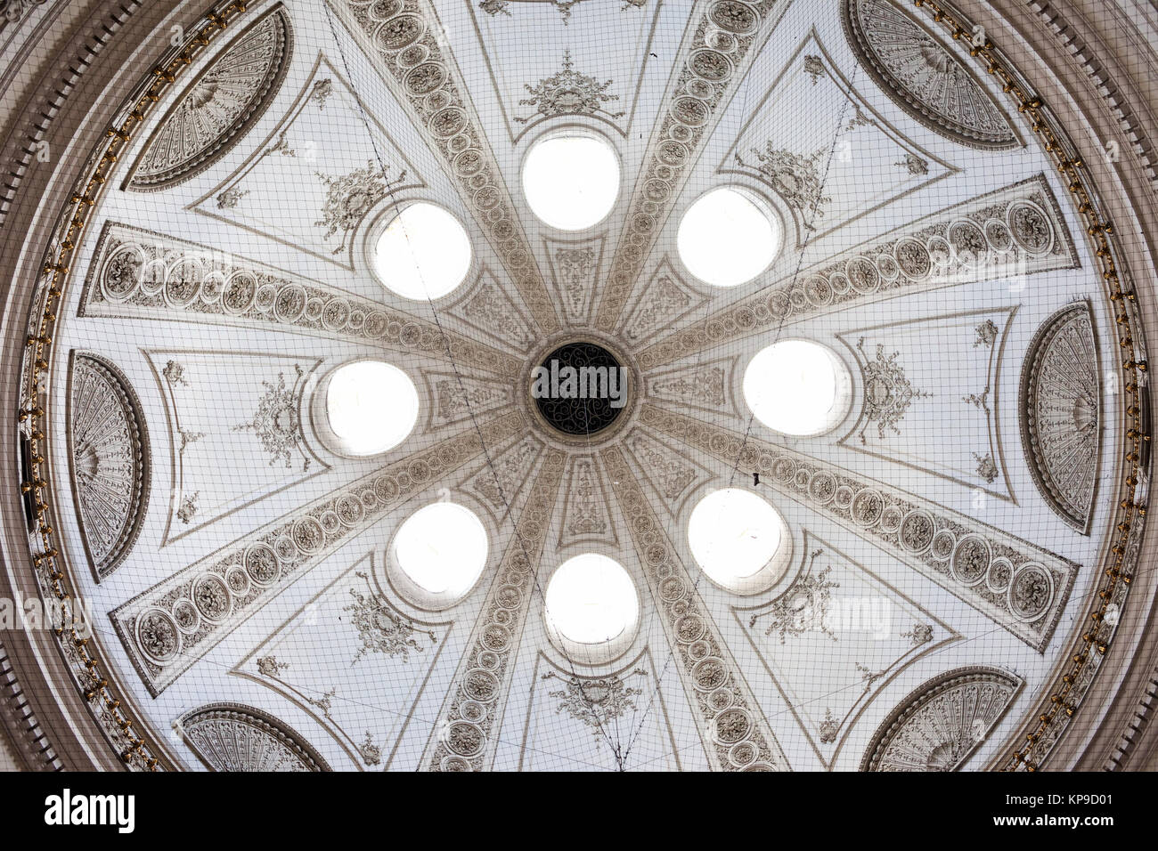 L'intérieur du dôme au St Michael's Gate de la Hofburg, ville de Vienne, Autriche, Europe Banque D'Images