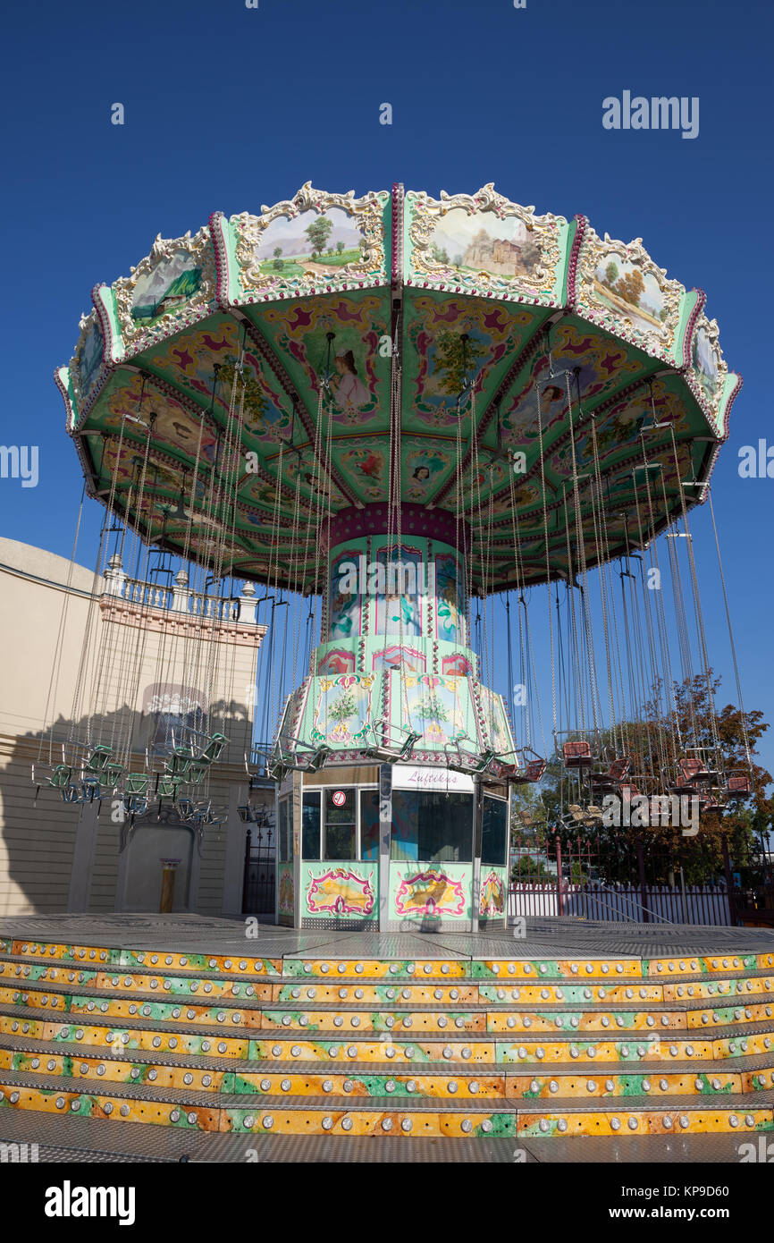 Kettenkarussell Luftikus rétro nostalgique carrousel en parc d'attractions Prater de Vienne, Autriche, Europe ville Banque D'Images